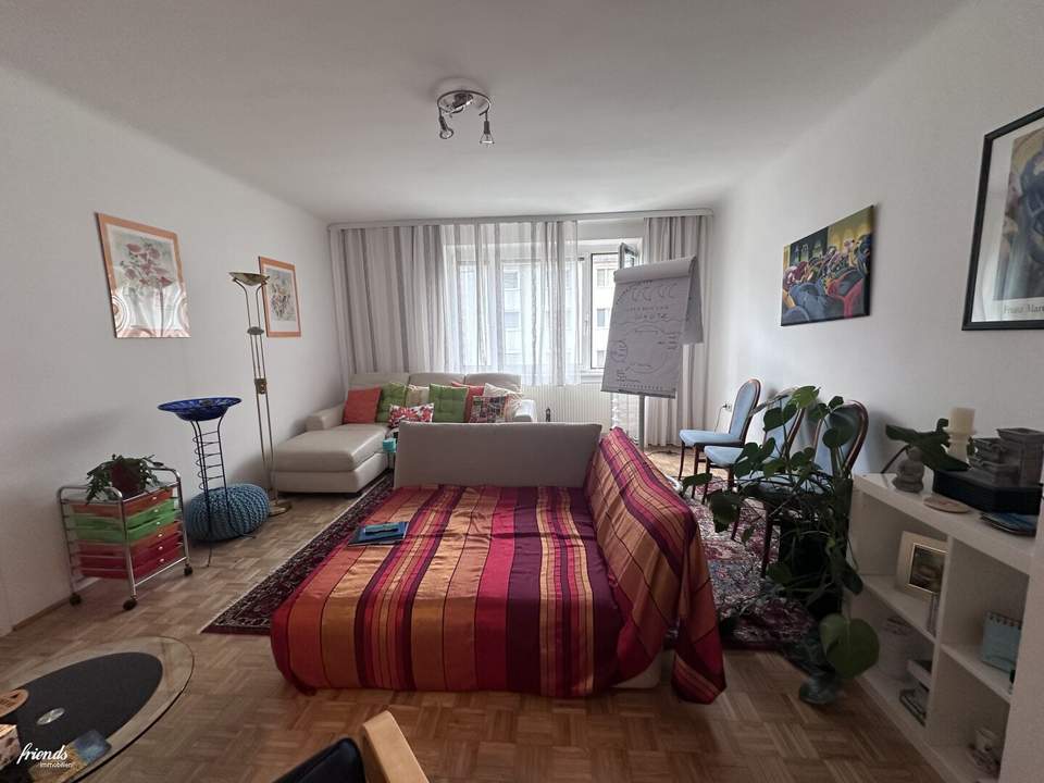 2,5-Zimmer Wohnung im 3. Stock mit Lift in zentraler Lage! WG-geeignet!