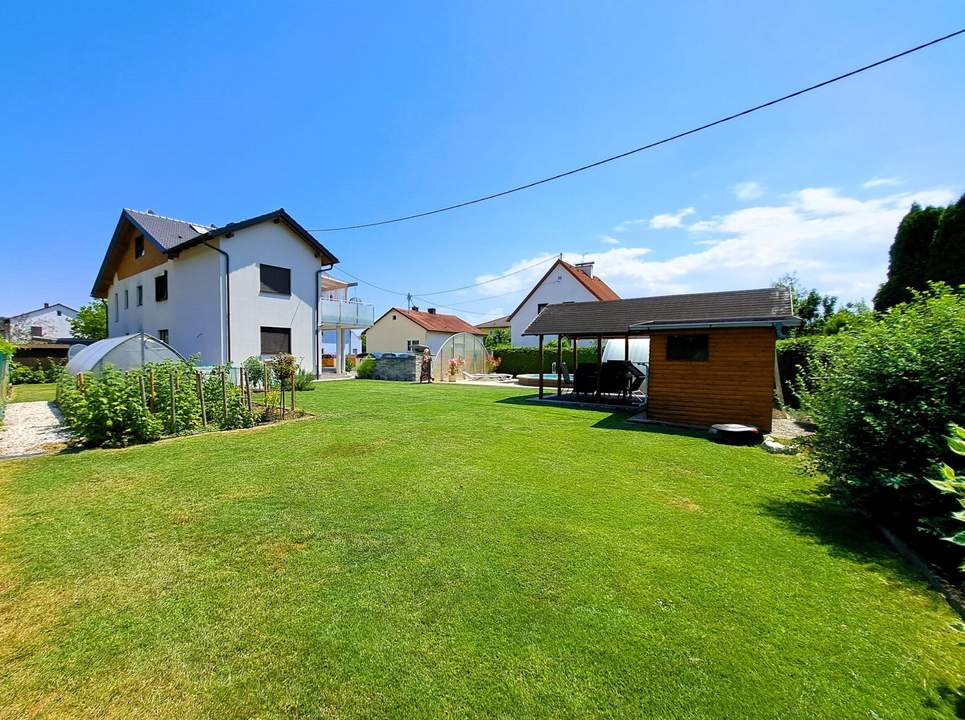 Wer teilt, gewinnt! Generalsaniertes Haus für 2 - 2 Wohnungen, großer Garten mit Pool, Poolhaus - ideal für Großfamilien, Freundesbünde u.Ä. - Neuzeug