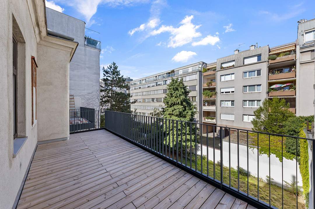 Helle Altbauwohnung inklusive Balkon