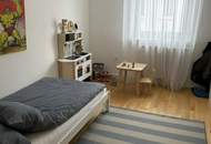 Wohntraum im Grünen: exklusive 4-Zimmer-Wohnung mit stilvollem Wohlfühlbad, separatem WC, hellem Abstellraum in begehrter Ruhelage verspricht hochwertiges Wohnambiente!