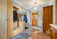 Vielseitige Liegenschaft mit zwei Wohnhäusern, Wirtschaftsgebäuden, Nutzflächen und Wald