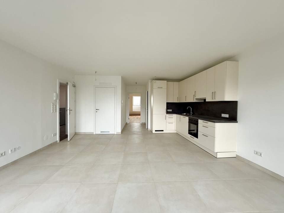 BEZUGSFERTIG: Neubau-Erstbezug mit Freifläche und Küche!