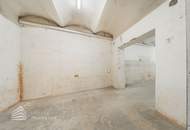 Geräumiges 3-Zimmer Büro mit großen Lagerräumen und eigener Einfahrt, Nähe Landstraße