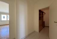Koffer packen, einziehen: Helle bezugsfertige Wohnung mit Loggia & PKW-Stellplatz nahe Schönbrunn