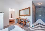 Stadtnahe High-End Villa mit unverbaubarem Naturblick & Infinity-Pool!