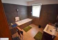 Hochwertiges Niedrig-Energie Einfamilienhaus mit Carport und Garage Nähe Wien !
