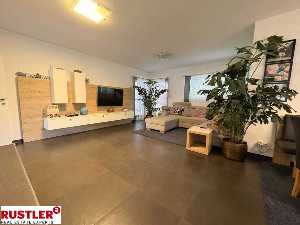 Modernes Einfamilienhaus mit großem Garten in ruhiger Wohnlage