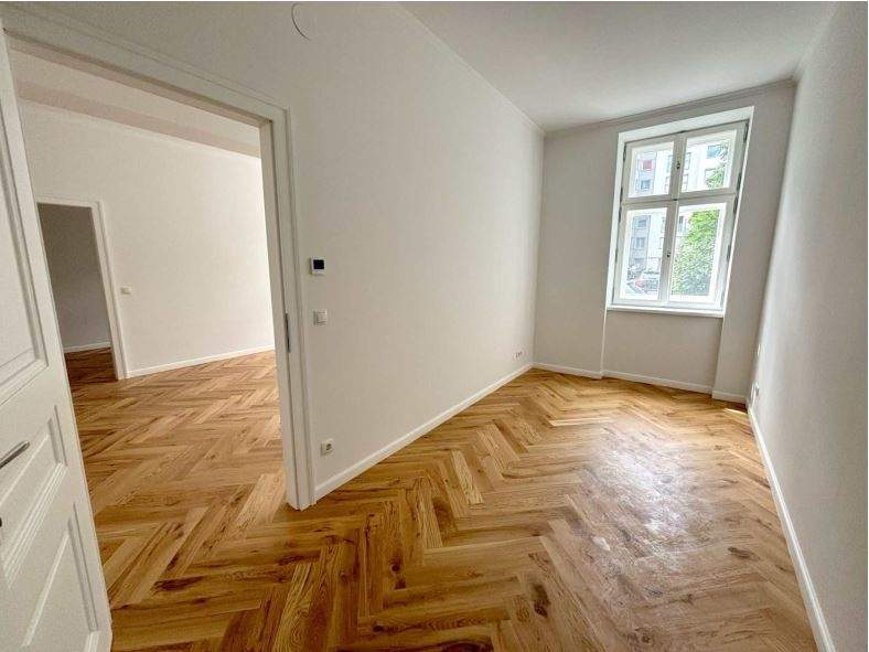 Eben sanierte Stilaltbau-Wohnung