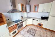 Klassisch. Wienerisch. Wunderschön. Ein Zuhause mit Charakter! Klassische Altbauwohnung in kompletter Hoflage + Flügeltüren + Grünblick!