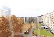 HELLE &amp; RUHIGE 68 m² WOHLFÜHLWOHNUNG / NEU RENOVIERT / 3 Zimmer / 4. OG / Lift / 1 PKW-Freistellplatz