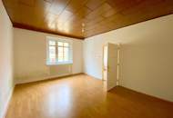 3 Zimmer-Wohnung ZUM SANIEREN, HELL und RUHIG!