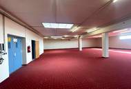 Exklusiver und freistehender Firmenstandort mit Büro, Lager und Stellplätzen zu mieten.