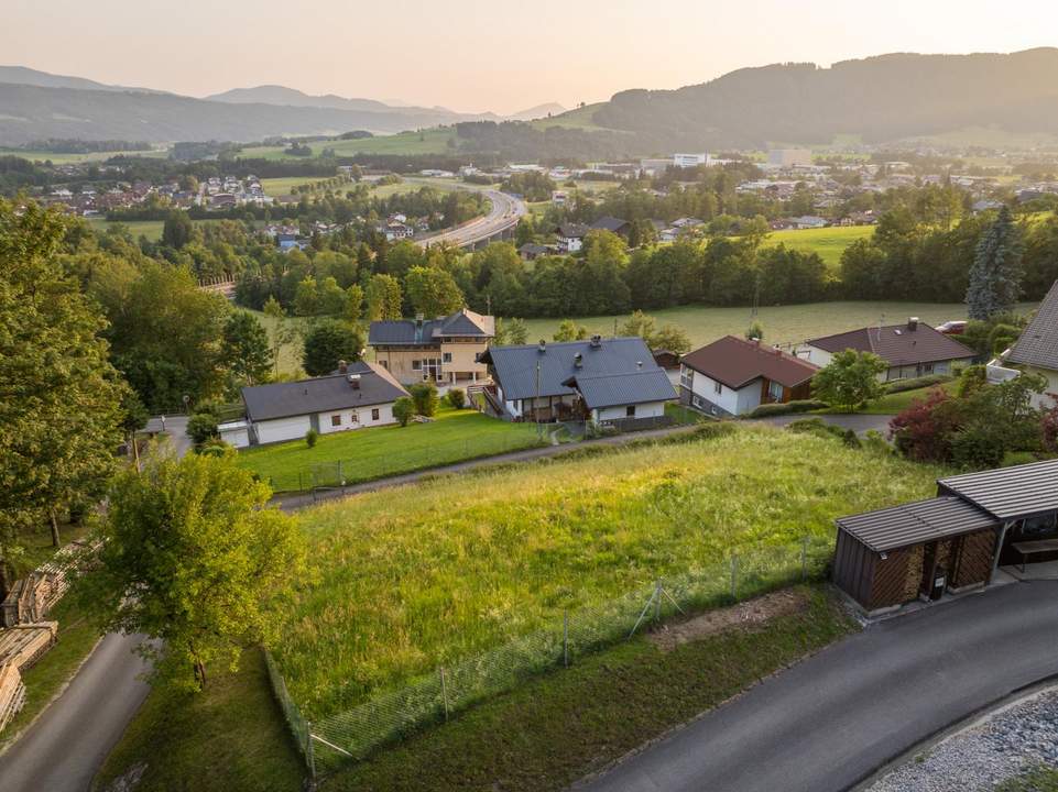 Sonniges Baugrundstück mit Panoramablick auf den Mondsee