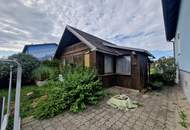 SOLIDES WOHNHAUS MIT EHEMALIGEM SOMMERHAUS, HERRLICHER TERRASSE UND POOL IN TRAUMHAFTER RUHELAGE