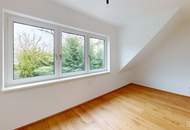 „Licht. Ruhe. Mauer. – Exklusive Dachgeschosswohnung mit uneinsichtiger Terrasse“ | ZELLMANN IMMOBILIEN