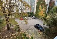 Karmeliterplatz-Charme trifft modernen Komfort – 2-Zimmer-Neubauwohnung mit Stellplatz im Innenhof.