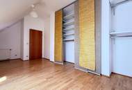 Großzügige 2-Zimmer-DG-Maisonette in unmittelbarer U3- und S-Bahn-Nähe!!!