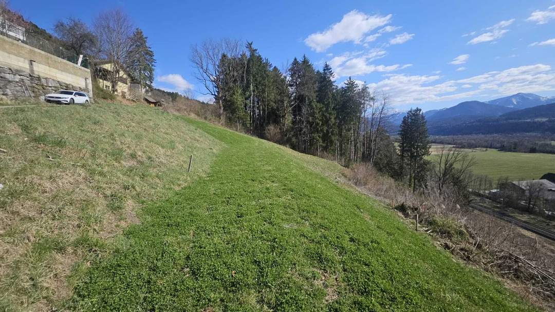Baugrund mit traumhaftem Berg- und Fernblick – €46.585,-