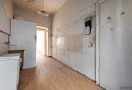 Sanierungsbedürftige Altbauwohnung mit baubewilligtem Balkon | Nähe Matzleinsdorfer Platz (S-Bahn-Station und künftig U2-Station)