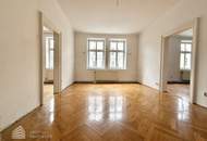 Helle Wohnung mit Balkon auf ganzer Etage zzgl. Rohdachboden, Nähe Einsiedlerpark