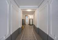 ++NEU++ Renovierungsbedürftige 4-Zimmer Altbauwohnung im Erdgeschoss!