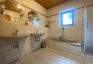 Mehrfamilienhaus mit Atelier, großem Grundstück und Fernblick ins Piestingtal