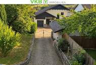 „Drei Wohnungen – ein Zuhause: Großzügiges Mehrfamilienhaus mit Pool, Sauna & Fernblick“