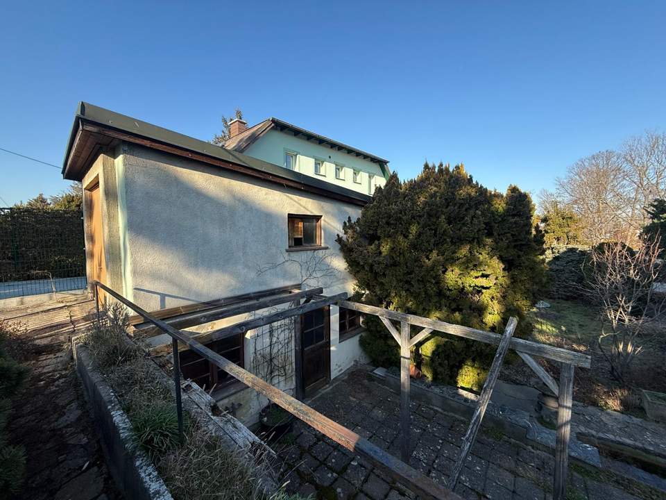 Mehrfamilien - Haus mit großem Grundstück / Schöne ruhige Lage