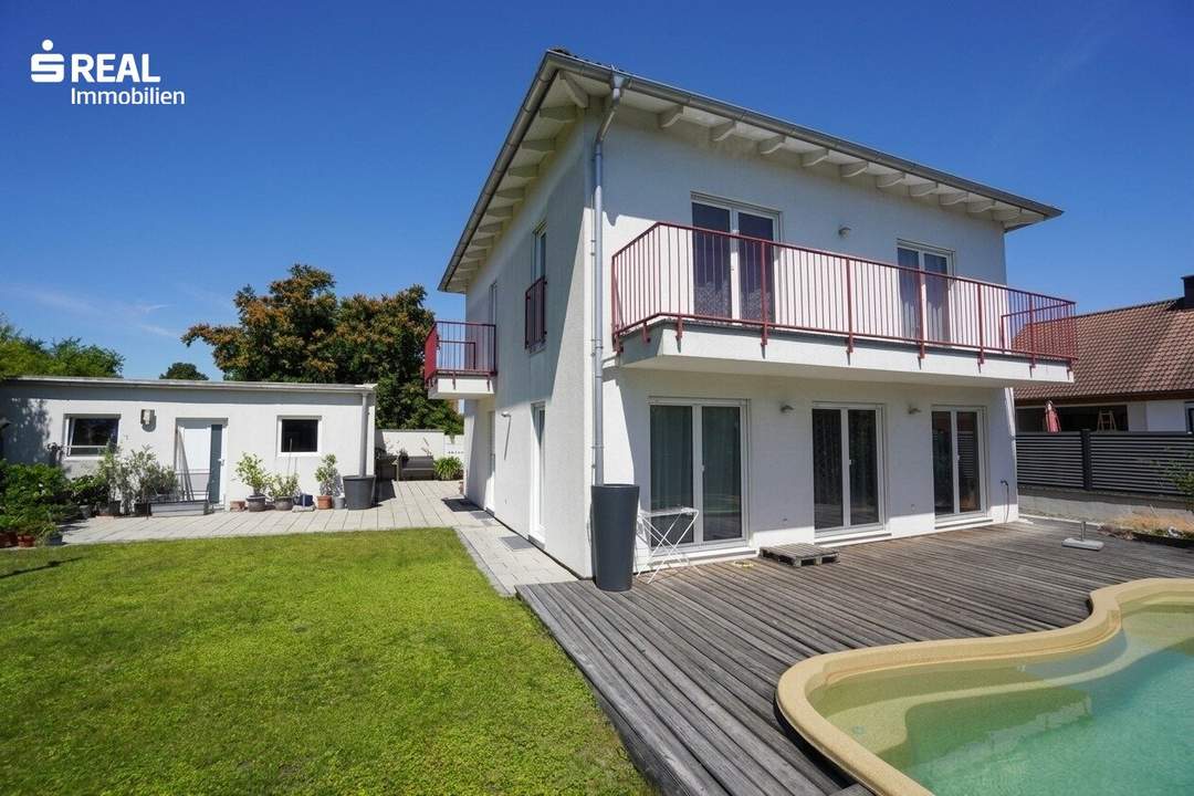 Familienidylle in Pfaffstätten - Geräumiges Einfamilienhaus mit Wohnkeller, Büro, Doppelgarage und Garten mit Pool