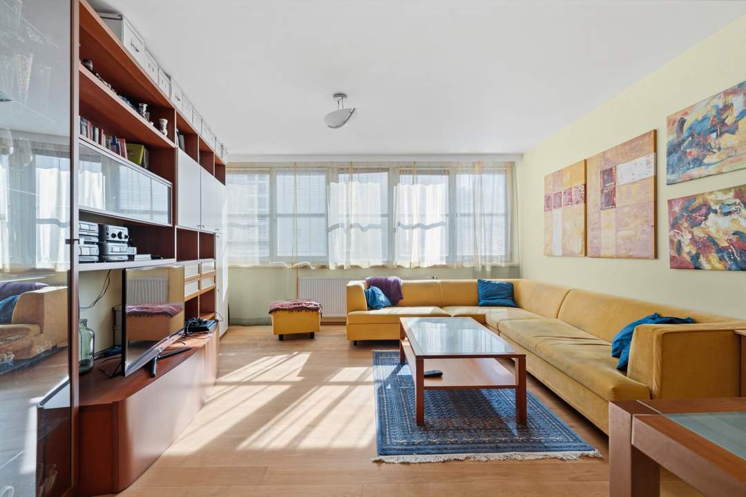 Großzügige 4-Zimmer-Wohnung (ca. 106 m²) mit Terrasse in gefragter Lage des 15. Bezirks!!