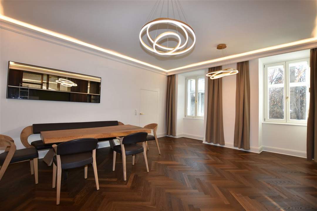 Hochwertig kernsanierte Altbauwohnung direkt am Stadtpark, erste Reihe!