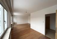 Klimatisierte Dachgeschosswohnung mit 4 Schlafzimmer und Garage // Air-conditioned attic apartment with 4 bedrooms and garage //