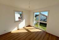 Neuwertiges Doppelhaus mit Garten