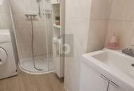 TRADITIONELLES STRECKHAUS MIT UNEINSICHTIGEM GARTEN UND ZWEI GARAGEN