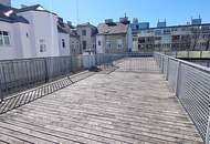 TERRASSENHIT, U3-Nähe, gepflegte 61 m2 Neubau mit 45 m2 Terrasse, 2 Zimmer, Einbauküche, Wannenbad, 3. Liftstock, Lorystraße