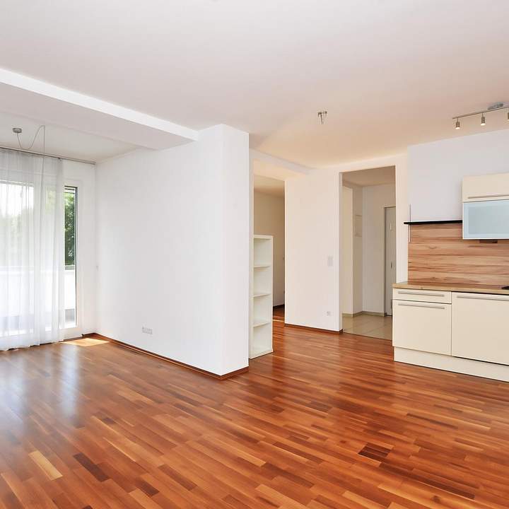 Moderner Wohntraum mit Loggia und Balkon