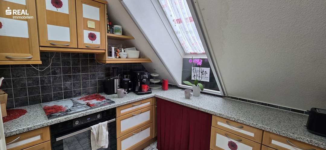 Dachgeschoßwohnung mit Extravaganz und Zentrums- bzw. LKH-Korneuburg - Ärztehit