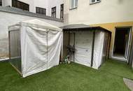 Ihr grünes Wohnzimmer: 2 Zimmer mit Terrasse und eigenem Garten! Teilsanierung notwendig!