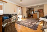 Geräumiges Haus mit Potenzial und großem Garten in Theiß !