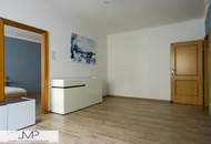 Teilsanierte, helle und geräumige 2-Zimmerwohnung - Nähe Kutschkermarkt