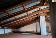 7 Zimmer Haus in Gainfarn - innen mit Renovierungsbedarf
