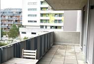 Helle und gut geschnittene Zwei-Zimmer Wohnung mit großzügigem Balkon