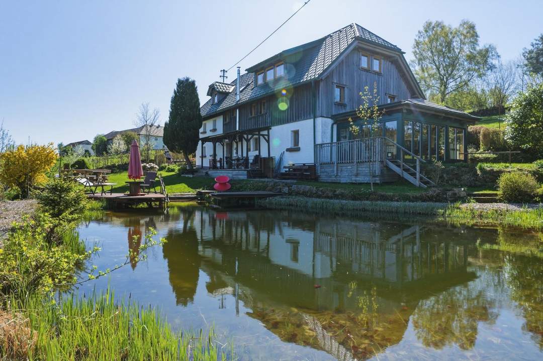 Malerisches Landhaus mit ELW, Schwimmteich &amp; prämiertem Naturgarten!