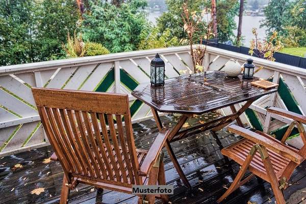 4-Zimmer-Wohnung im 2. OG mit Loggia, Balkon und Stellplatz