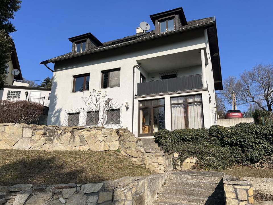 TRAUMAUSSICHT! Eingebettet in der schönsten Aussicht des Ölbergs! Sonniges Einfamilienhaus mit 2 Wohneinheiten und unverbaubarem Fernblick!
