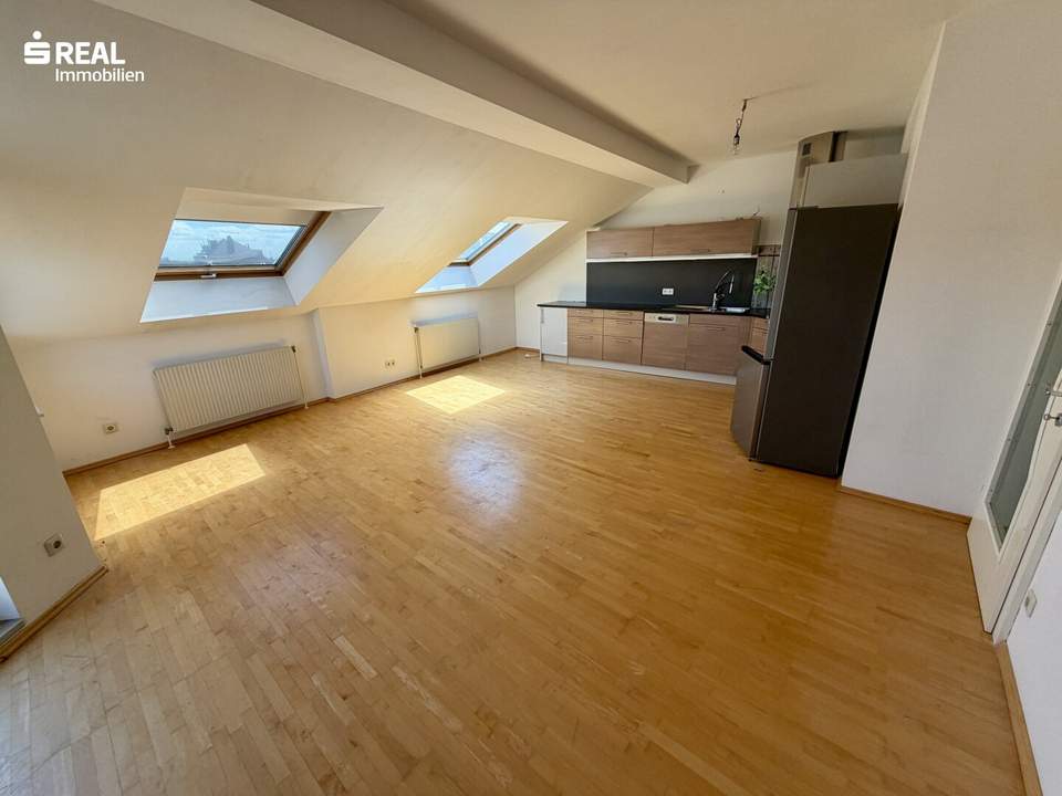 Dachgeschoß ca. 92 m² + 6,5 m² Eckterrasse