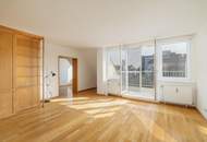 Vier Zimmer im 4. Stock, vier Minuten von der U4. Hofseitige lichtdurchflutete Neubau Dachgeschosswohnung