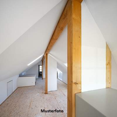 Dachgeschosswohnung mit Loggia, Terrasse, Gartenanteil und Stellplätzen am Wörthersee