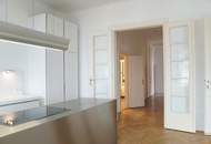 Unbefristete und zentral begehbare Altbauwohnung mit Balkon und Bulthaup-Küche