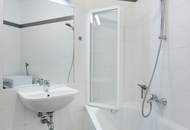 Liebevoll saniert und viel Platz! Helle 2 Zimmer Altbauwohnung in top Lage